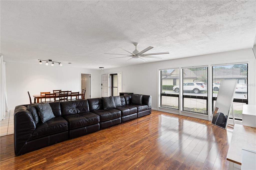 En Venta: $265,000 (3 camas, 2 baños, 1808 Pies cuadrados)