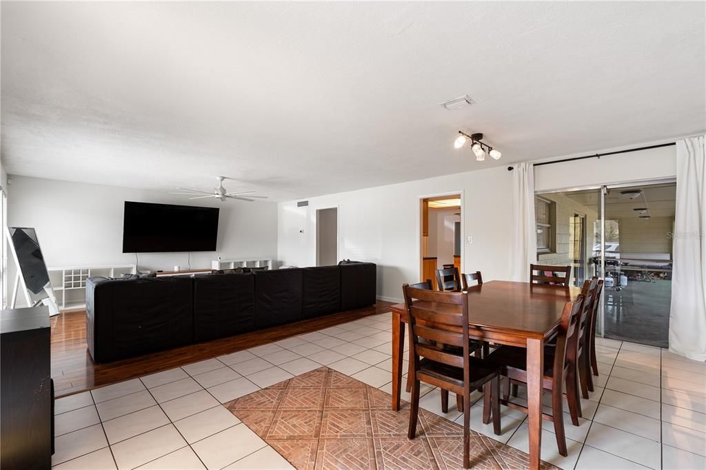 En Venta: $265,000 (3 camas, 2 baños, 1808 Pies cuadrados)
