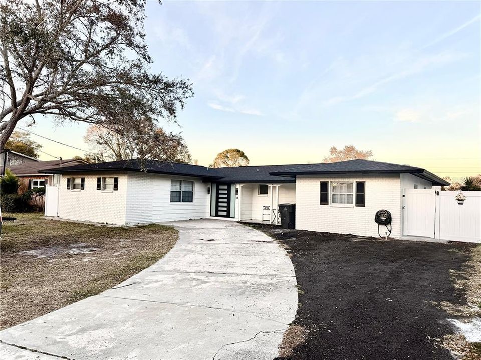 For Sale: $490,000 (3 beds, 2 baths, 1814 Square Feet)