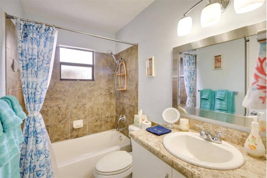 En Venta: $325,000 (4 camas, 3 baños, 1680 Pies cuadrados)
