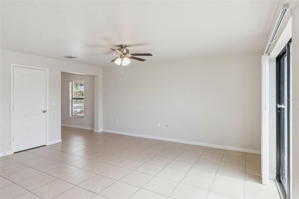 For Sale: $335,000 (4 beds, 2 baths, 1823 Square Feet)