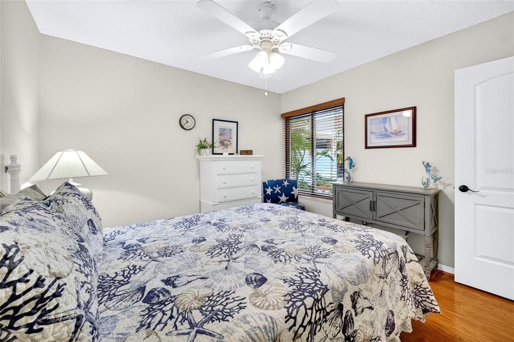 For Sale: $329,900 (2 beds, 2 baths, 915 Square Feet)