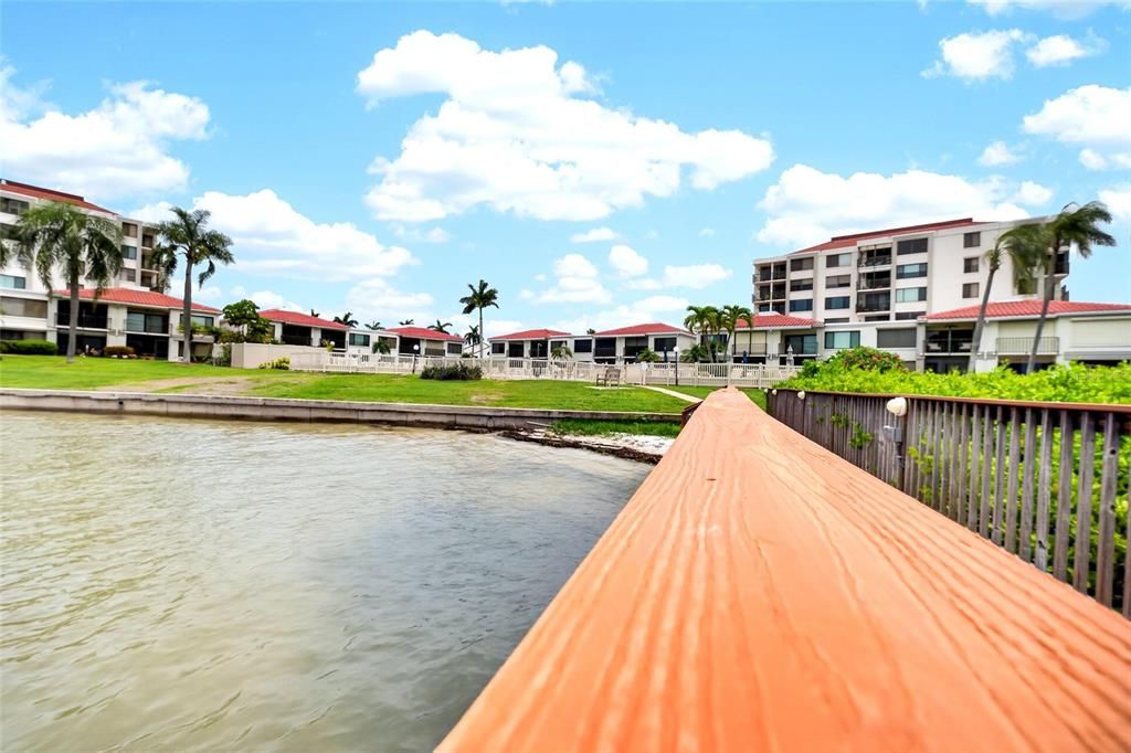 For Sale: $329,900 (2 beds, 2 baths, 915 Square Feet)