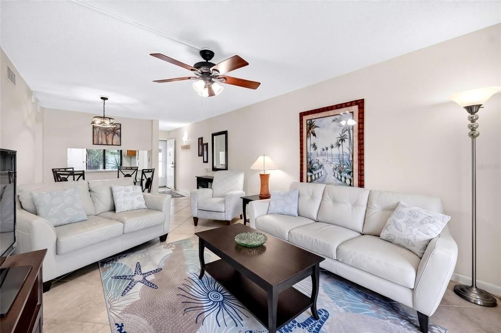 For Sale: $329,900 (2 beds, 2 baths, 915 Square Feet)