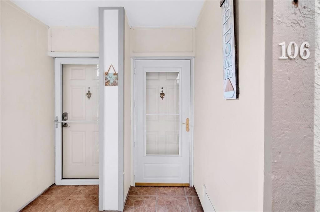For Sale: $329,900 (2 beds, 2 baths, 915 Square Feet)