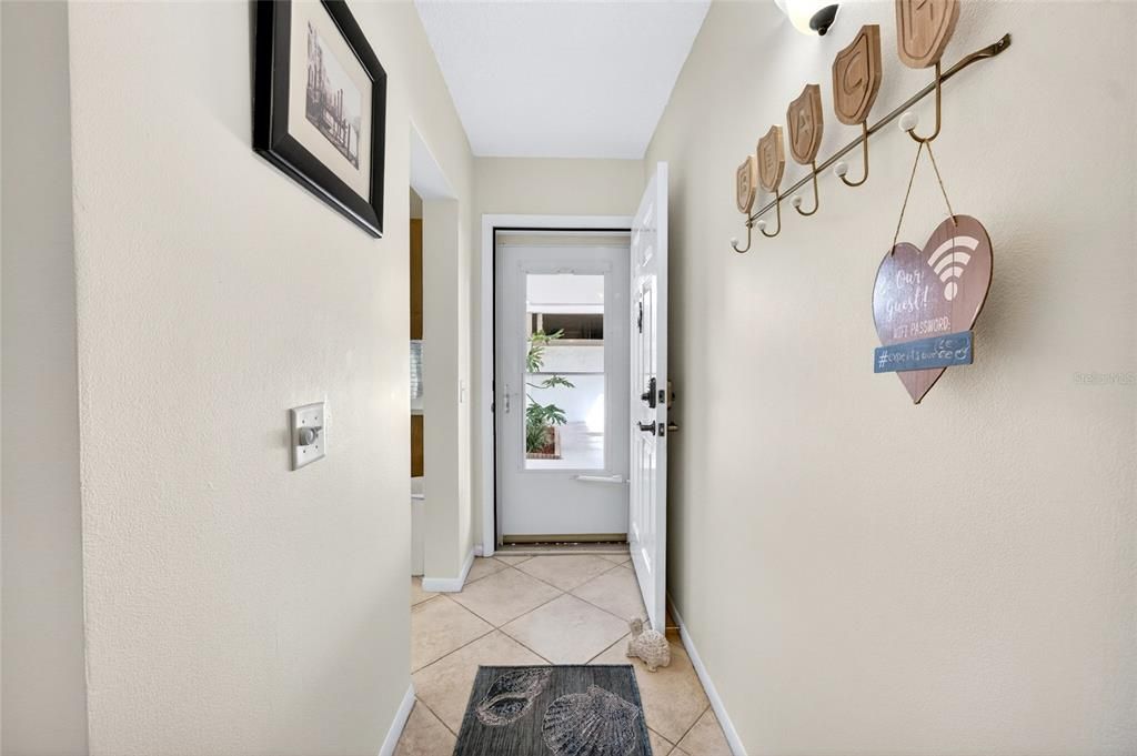 For Sale: $329,900 (2 beds, 2 baths, 915 Square Feet)