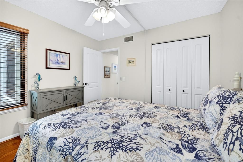 For Sale: $329,900 (2 beds, 2 baths, 915 Square Feet)
