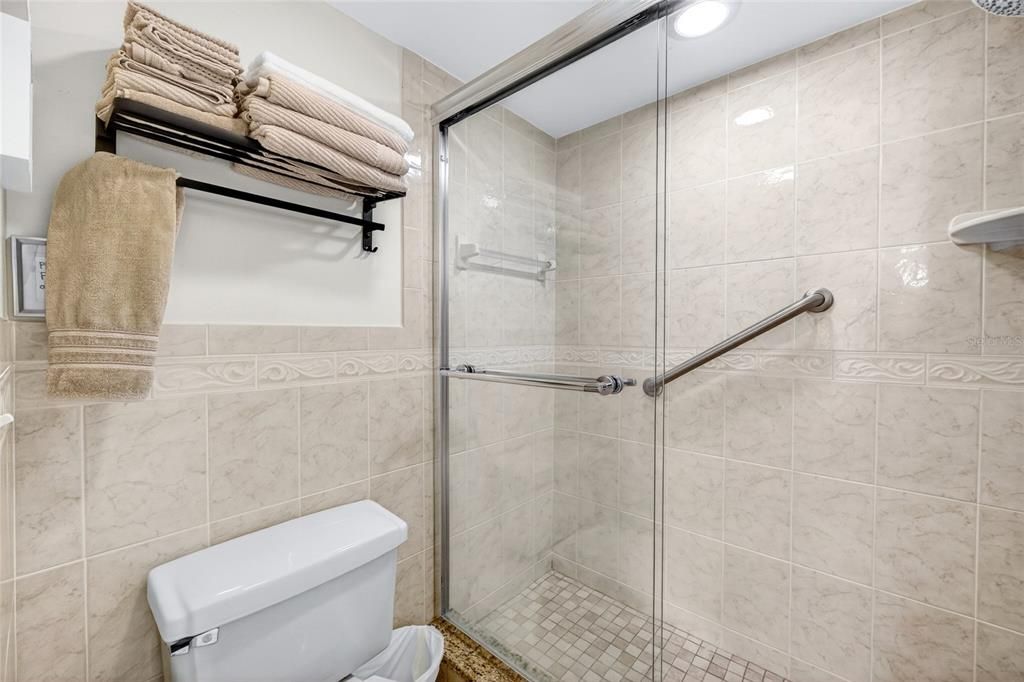 For Sale: $329,900 (2 beds, 2 baths, 915 Square Feet)