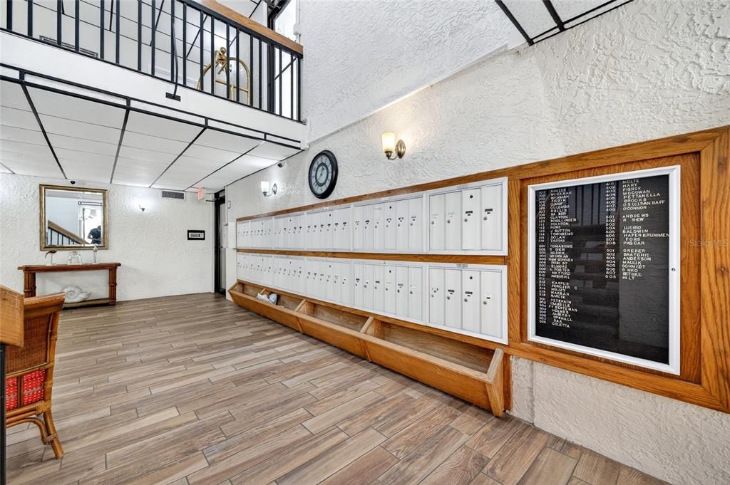 For Sale: $329,900 (2 beds, 2 baths, 915 Square Feet)
