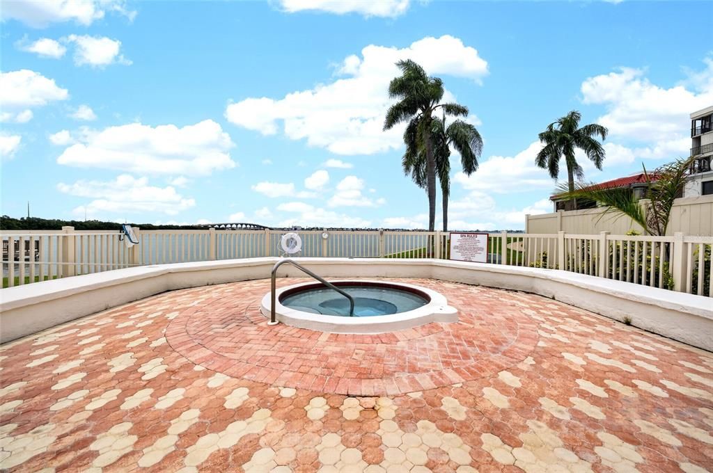For Sale: $329,900 (2 beds, 2 baths, 915 Square Feet)