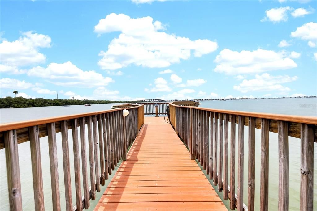 For Sale: $329,900 (2 beds, 2 baths, 915 Square Feet)