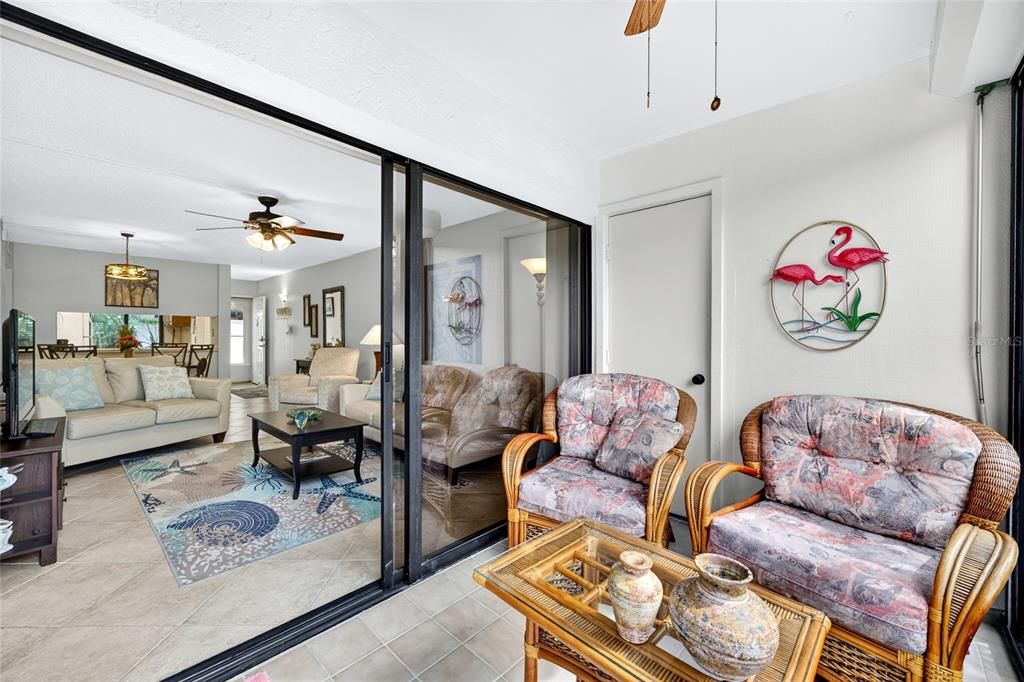 For Sale: $329,900 (2 beds, 2 baths, 915 Square Feet)
