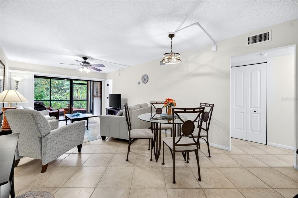 For Sale: $329,900 (2 beds, 2 baths, 915 Square Feet)
