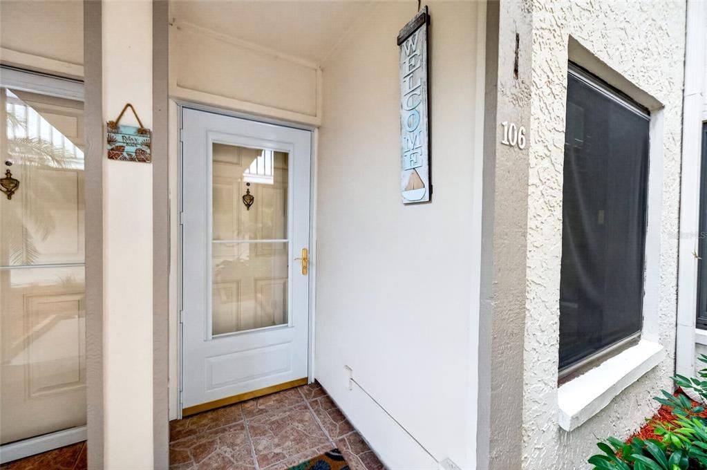For Sale: $329,900 (2 beds, 2 baths, 915 Square Feet)