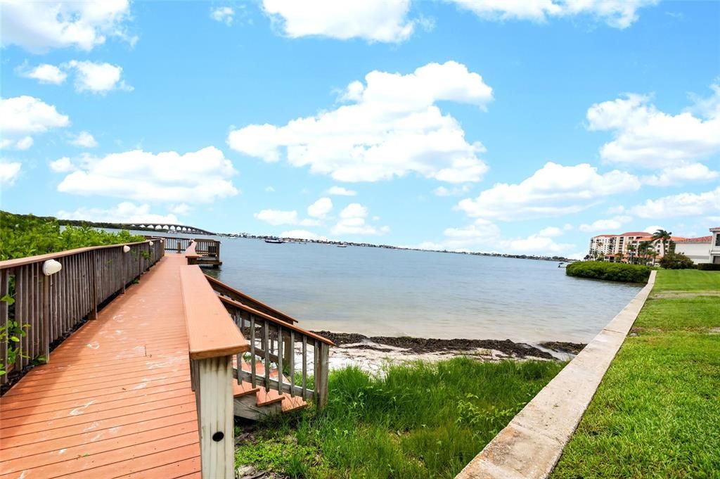 For Sale: $329,900 (2 beds, 2 baths, 915 Square Feet)