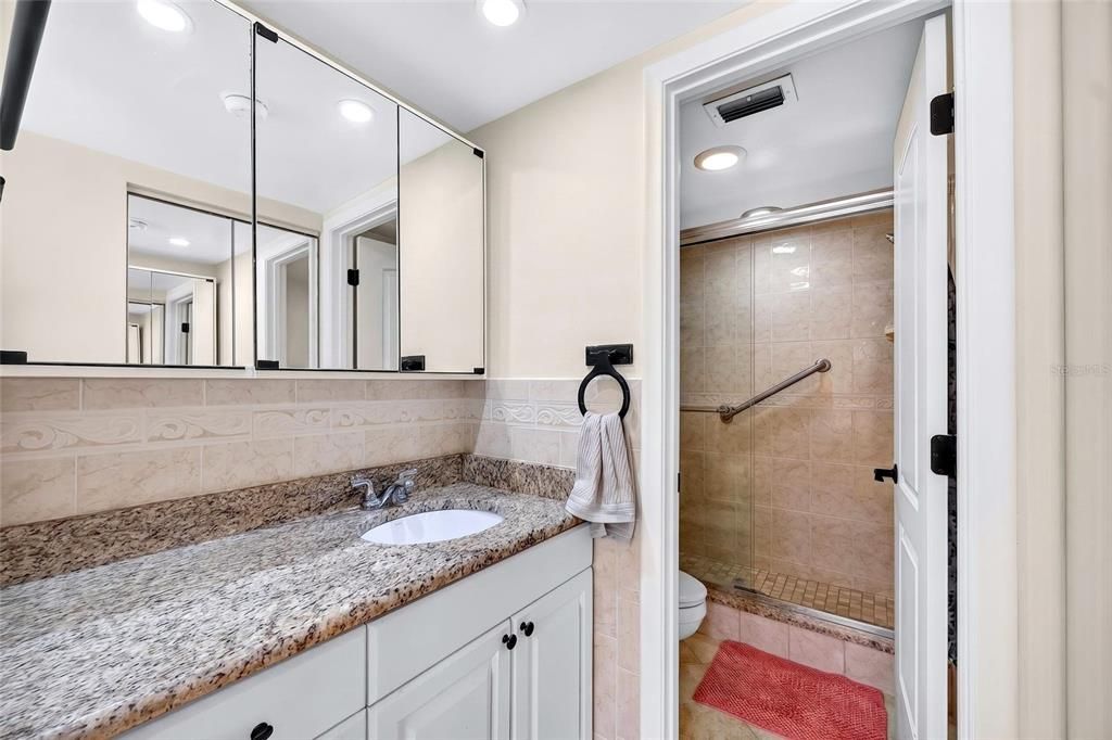 For Sale: $329,900 (2 beds, 2 baths, 915 Square Feet)