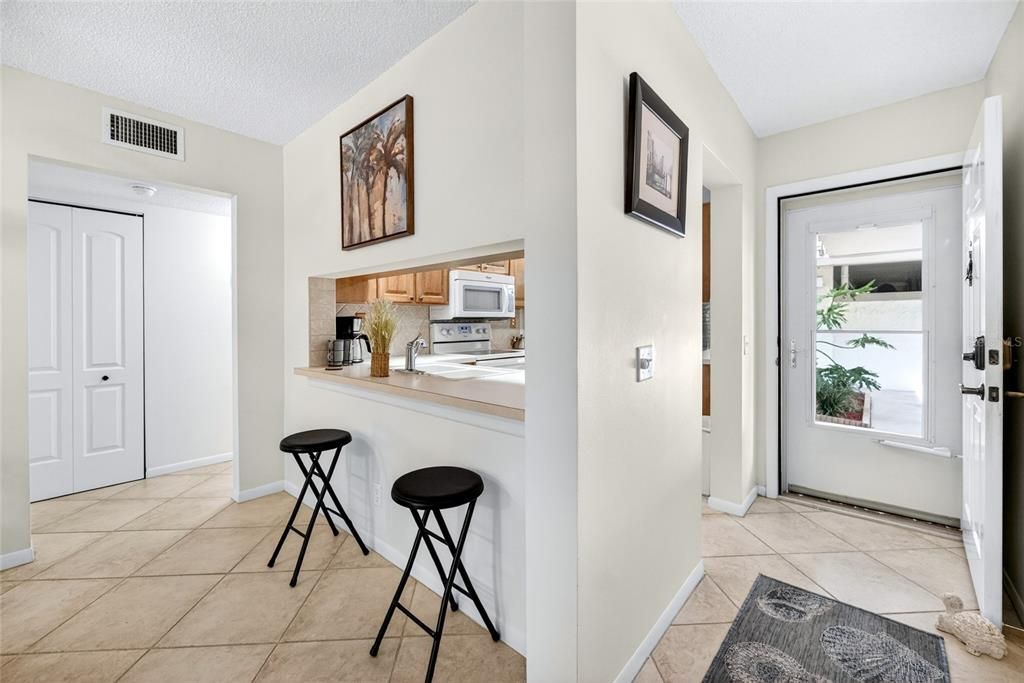 For Sale: $329,900 (2 beds, 2 baths, 915 Square Feet)