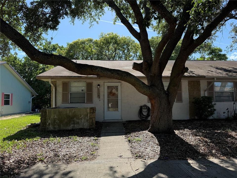 For Sale: $159,900 (2 beds, 1 baths, 962 Square Feet)