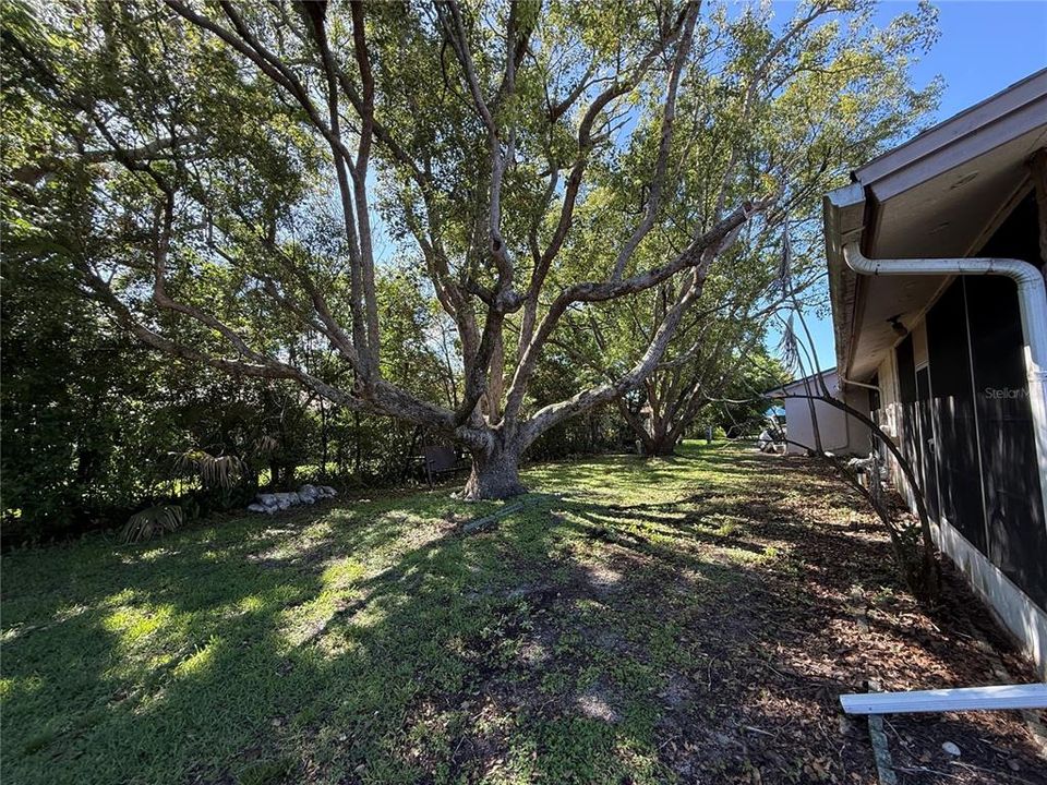 For Sale: $159,900 (2 beds, 1 baths, 962 Square Feet)
