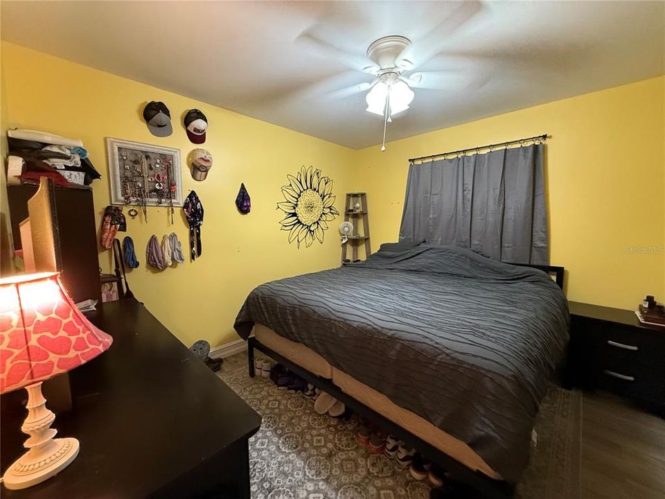 For Sale: $159,900 (2 beds, 1 baths, 962 Square Feet)