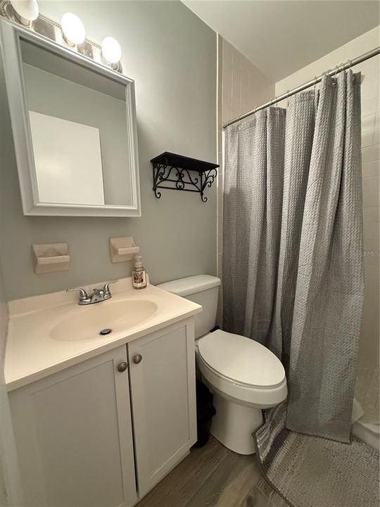 For Sale: $159,900 (2 beds, 1 baths, 962 Square Feet)