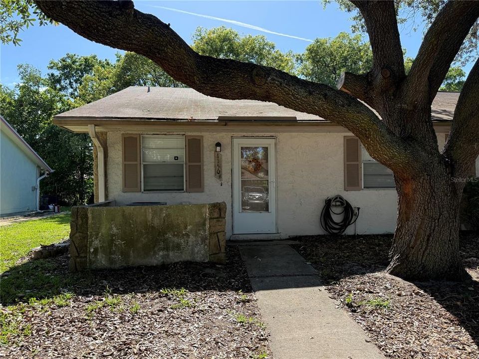 For Sale: $159,900 (2 beds, 1 baths, 962 Square Feet)