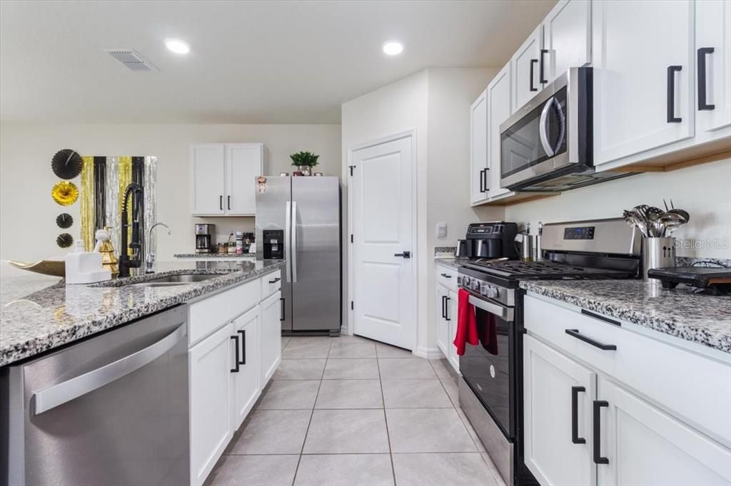 For Sale: $395,000 (4 beds, 2 baths, 1852 Square Feet)
