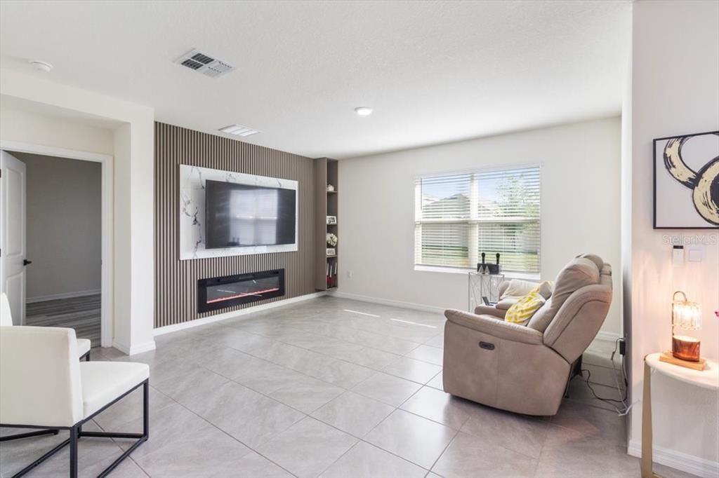 For Sale: $395,000 (4 beds, 2 baths, 1852 Square Feet)