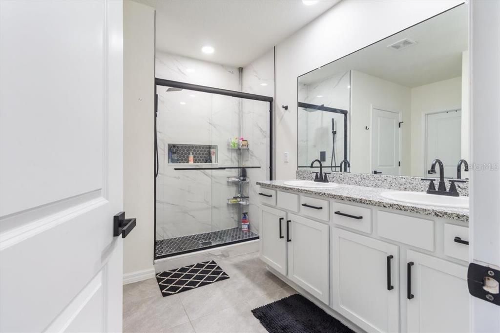 For Sale: $395,000 (4 beds, 2 baths, 1852 Square Feet)