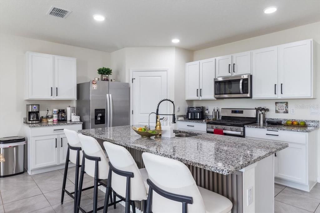For Sale: $395,000 (4 beds, 2 baths, 1852 Square Feet)