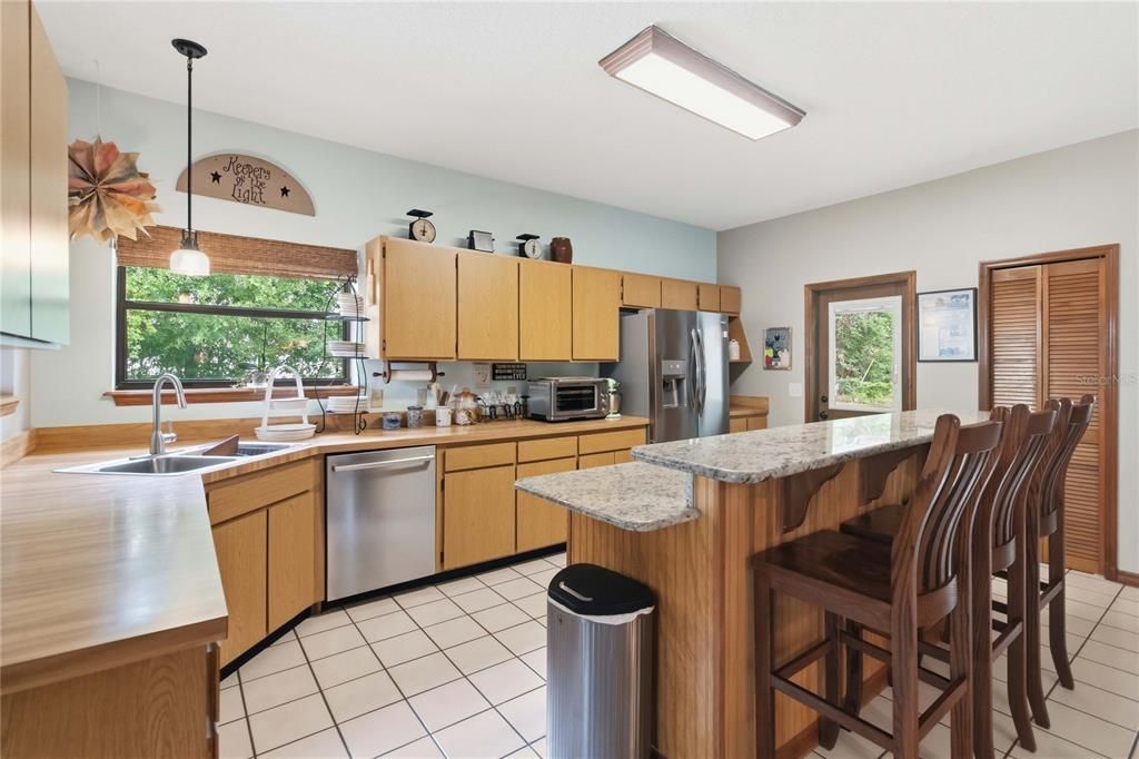 En Venta: $799,900 (3 camas, 2 baños, 2502 Pies cuadrados)