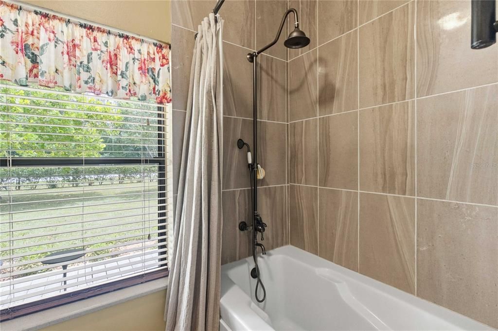 En Venta: $799,900 (3 camas, 2 baños, 2502 Pies cuadrados)