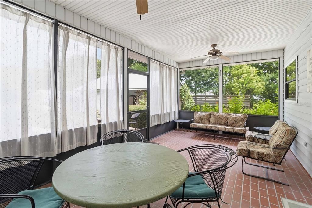 En Venta: $799,900 (3 camas, 2 baños, 2502 Pies cuadrados)