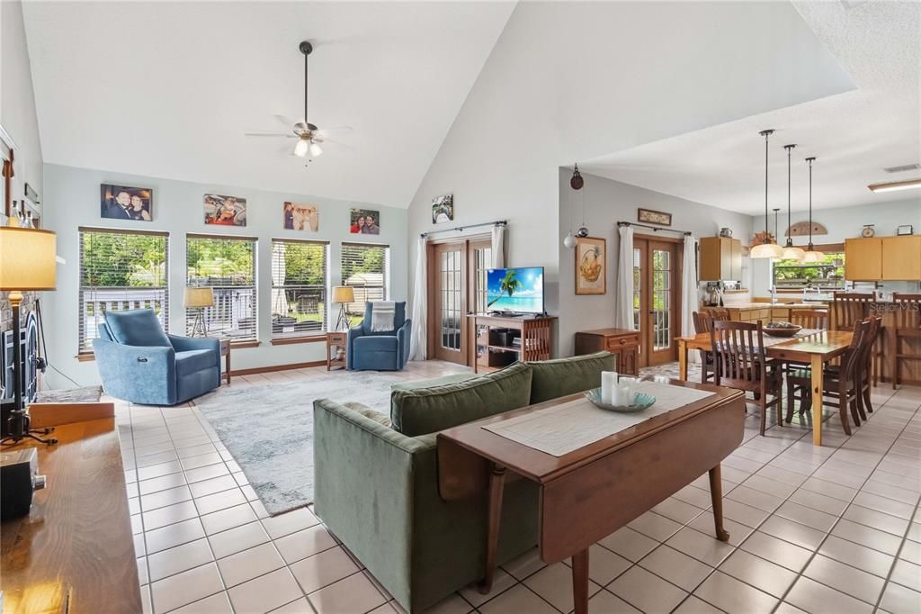 En Venta: $799,900 (3 camas, 2 baños, 2502 Pies cuadrados)