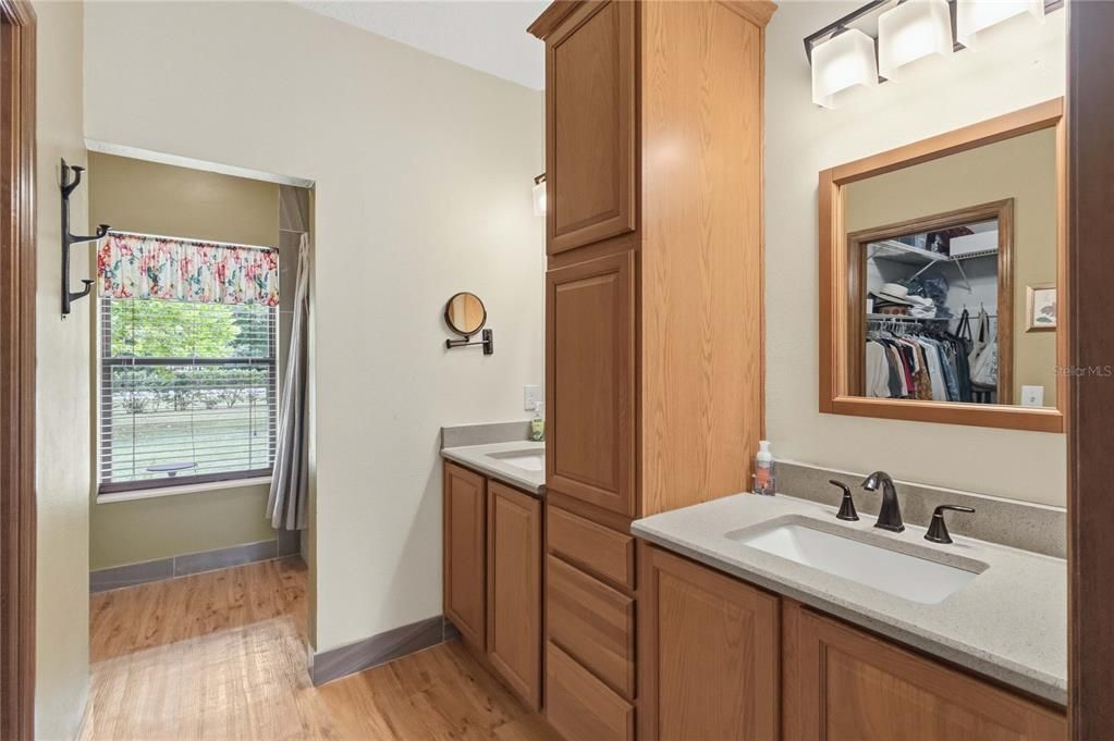 En Venta: $799,900 (3 camas, 2 baños, 2502 Pies cuadrados)