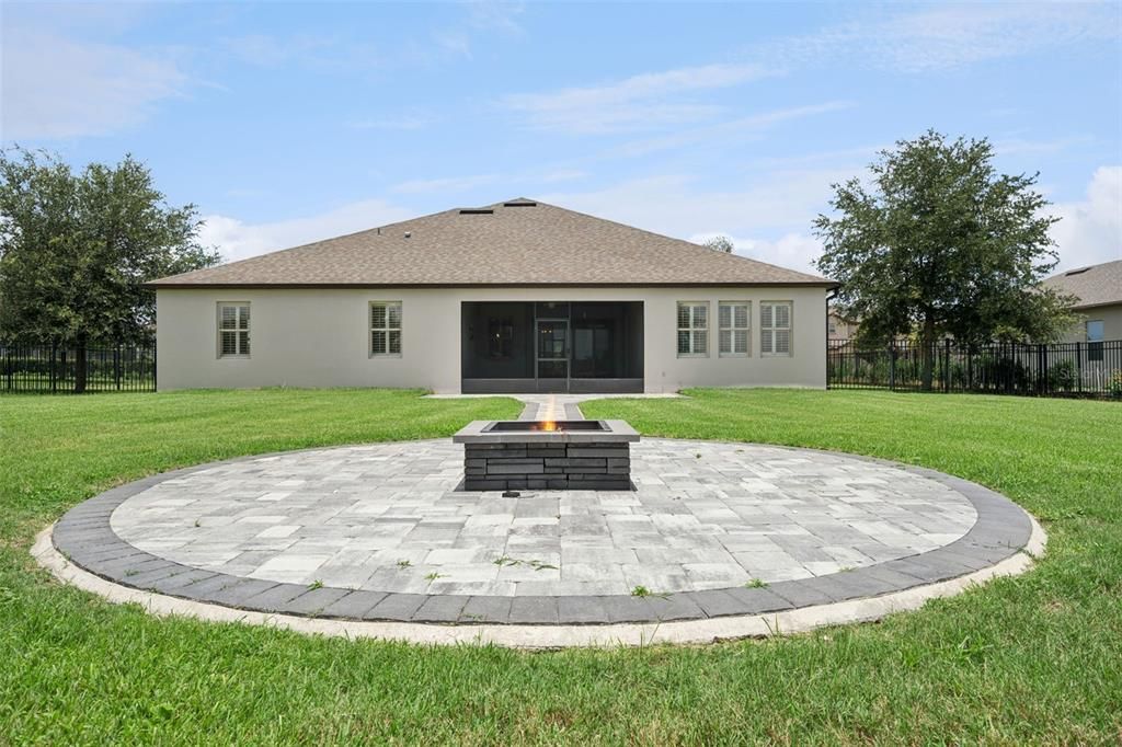 En Venta: $795,000 (4 camas, 3 baños, 3006 Pies cuadrados)