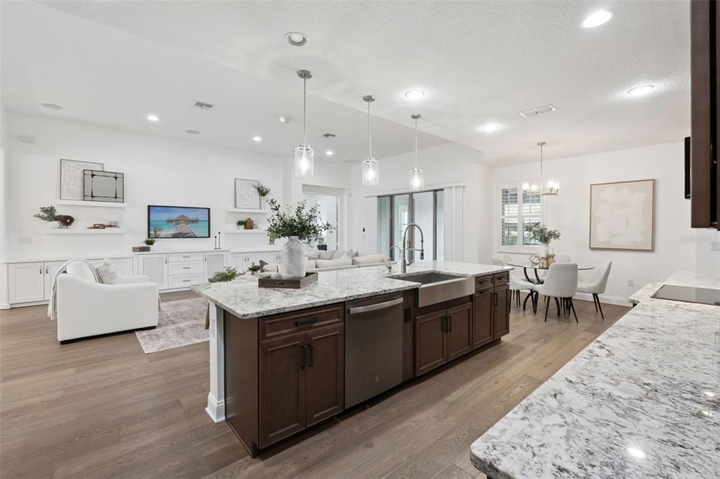 En Venta: $795,000 (4 camas, 3 baños, 3006 Pies cuadrados)