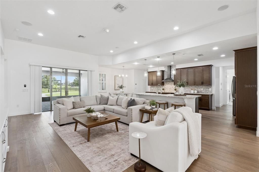 En Venta: $795,000 (4 camas, 3 baños, 3006 Pies cuadrados)