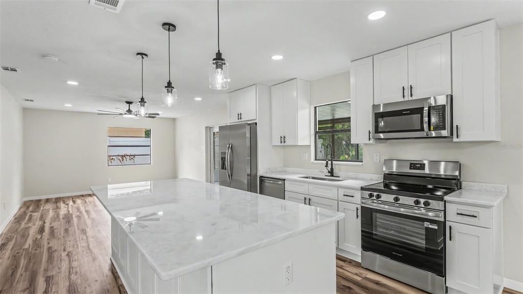 En Venta: $359,900 (3 camas, 2 baños, 1652 Pies cuadrados)