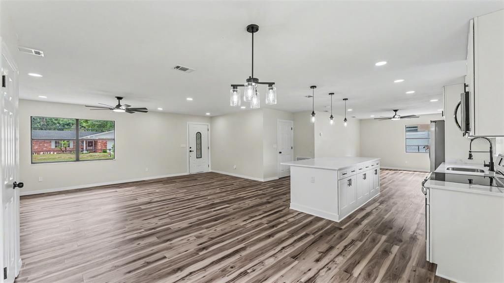 En Venta: $359,900 (3 camas, 2 baños, 1652 Pies cuadrados)