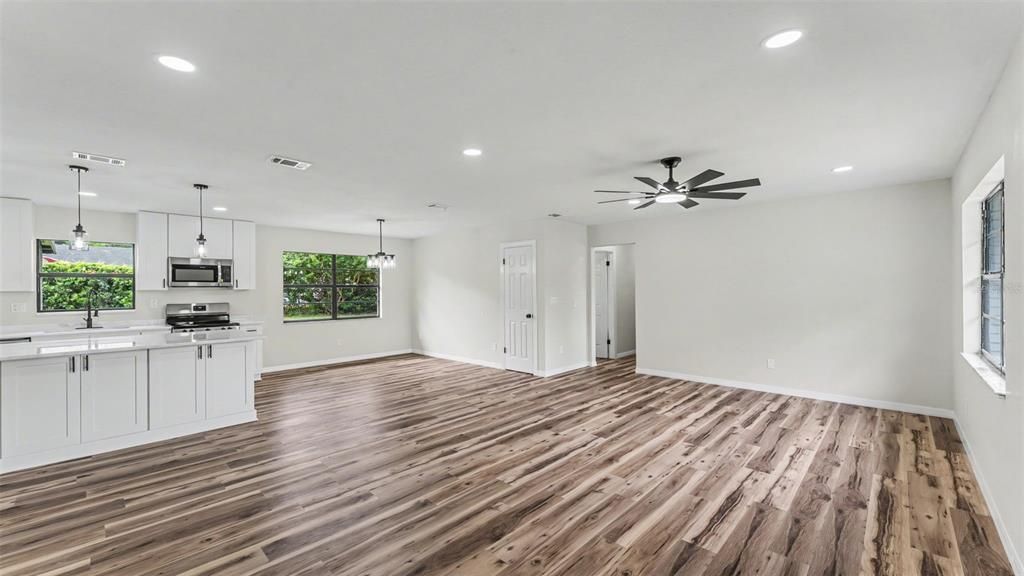 En Venta: $359,900 (3 camas, 2 baños, 1652 Pies cuadrados)