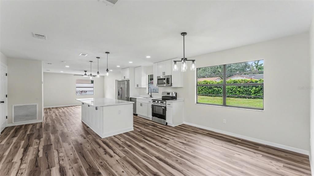 En Venta: $359,900 (3 camas, 2 baños, 1652 Pies cuadrados)