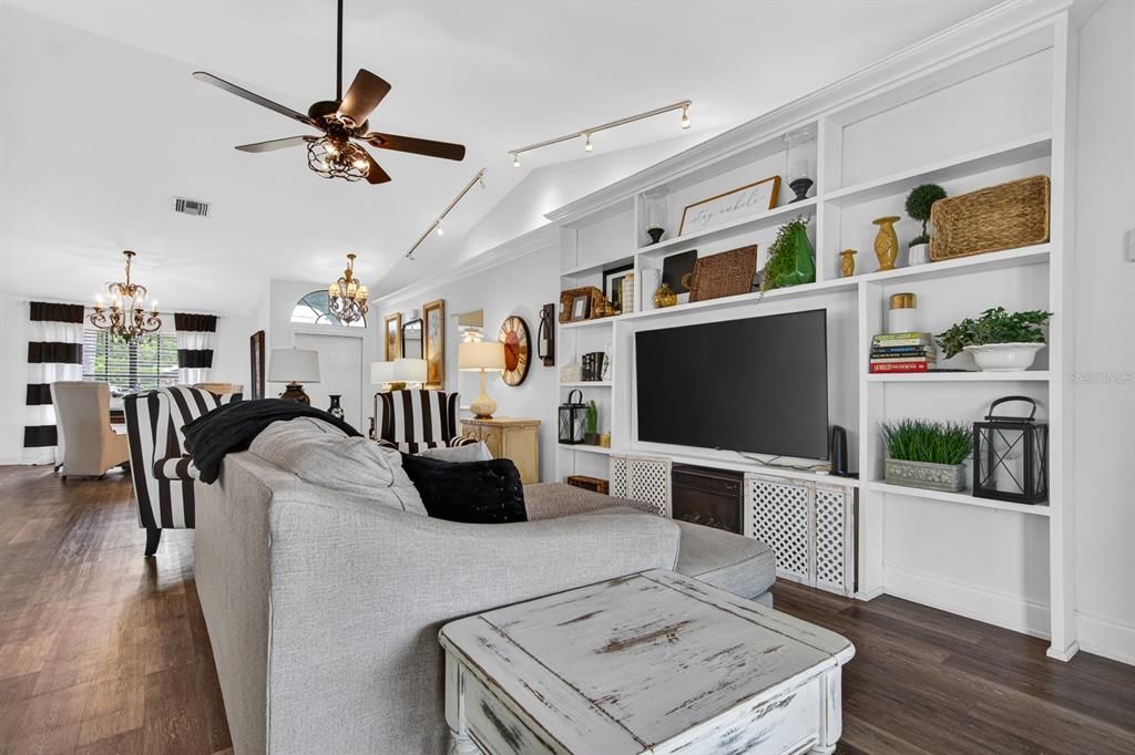 For Sale: $549,999 (3 beds, 2 baths, 1642 Square Feet)