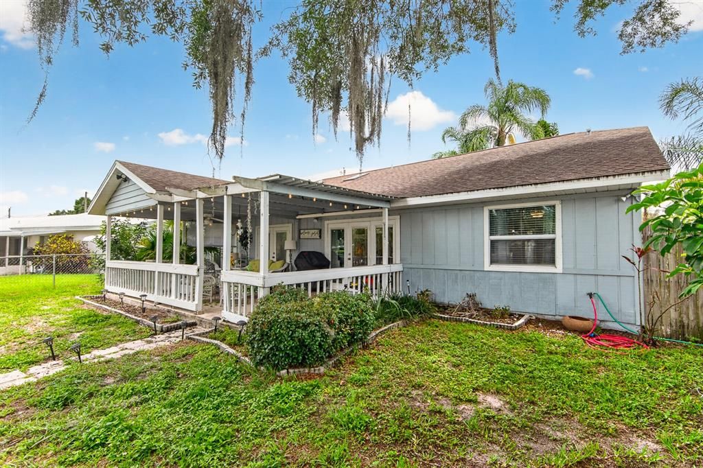 For Sale: $549,999 (3 beds, 2 baths, 1642 Square Feet)