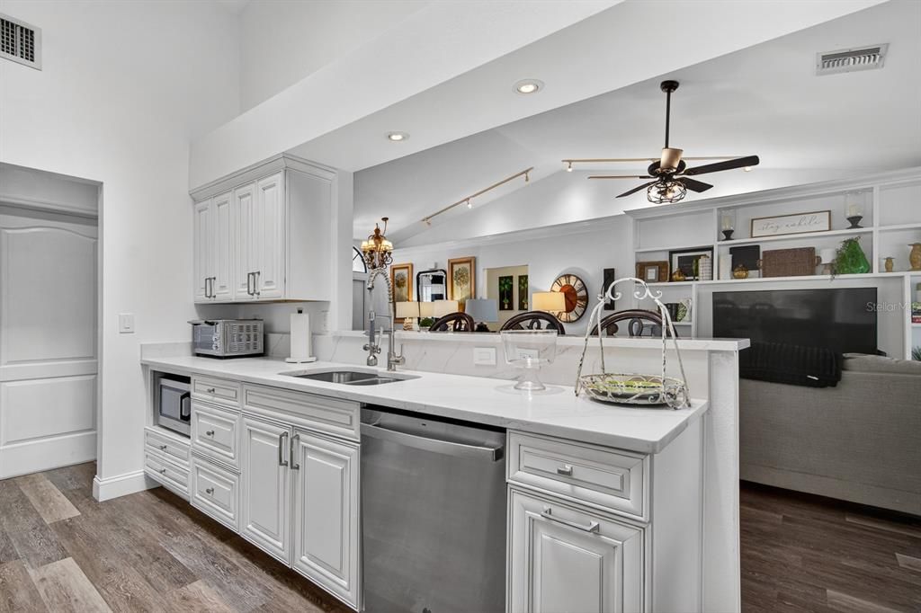 For Sale: $549,999 (3 beds, 2 baths, 1642 Square Feet)