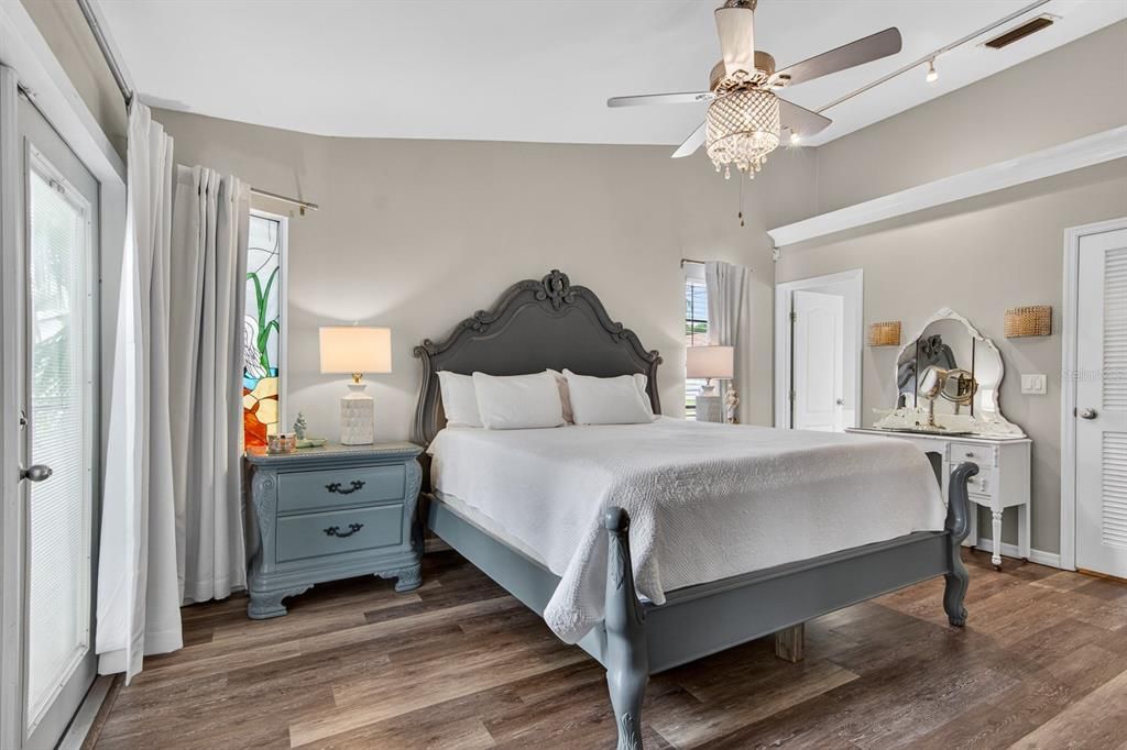 For Sale: $549,999 (3 beds, 2 baths, 1642 Square Feet)