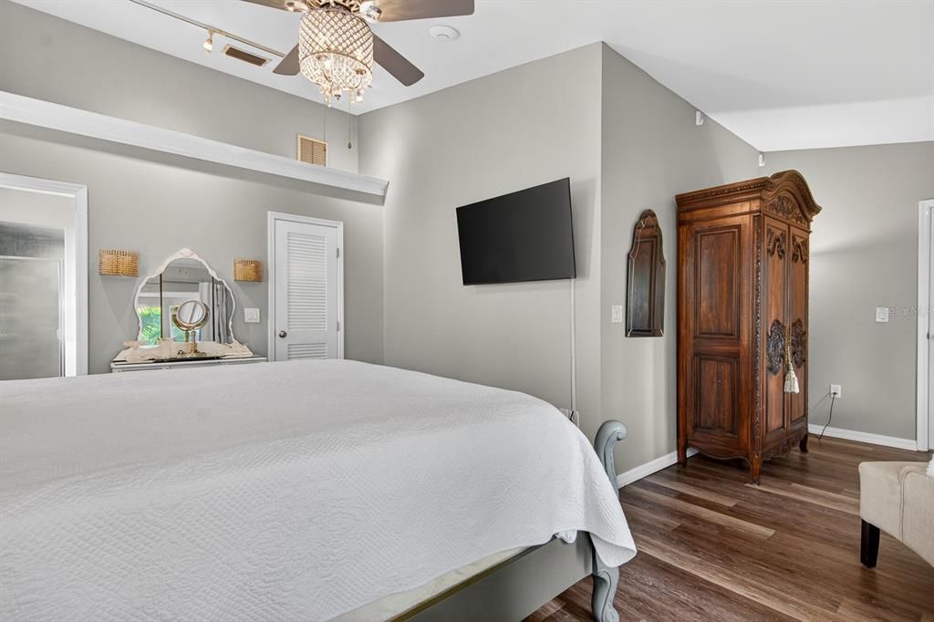 For Sale: $549,999 (3 beds, 2 baths, 1642 Square Feet)