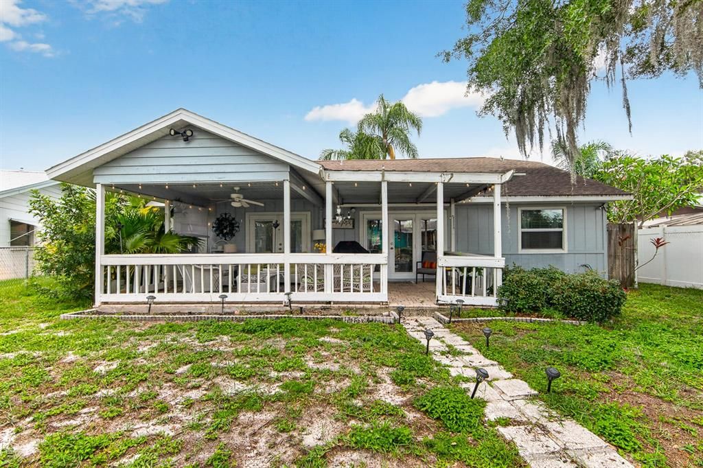 For Sale: $549,999 (3 beds, 2 baths, 1642 Square Feet)