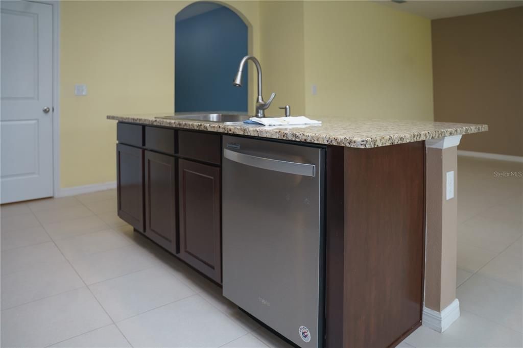 For Sale: $364,900 (3 beds, 2 baths, 1651 Square Feet)