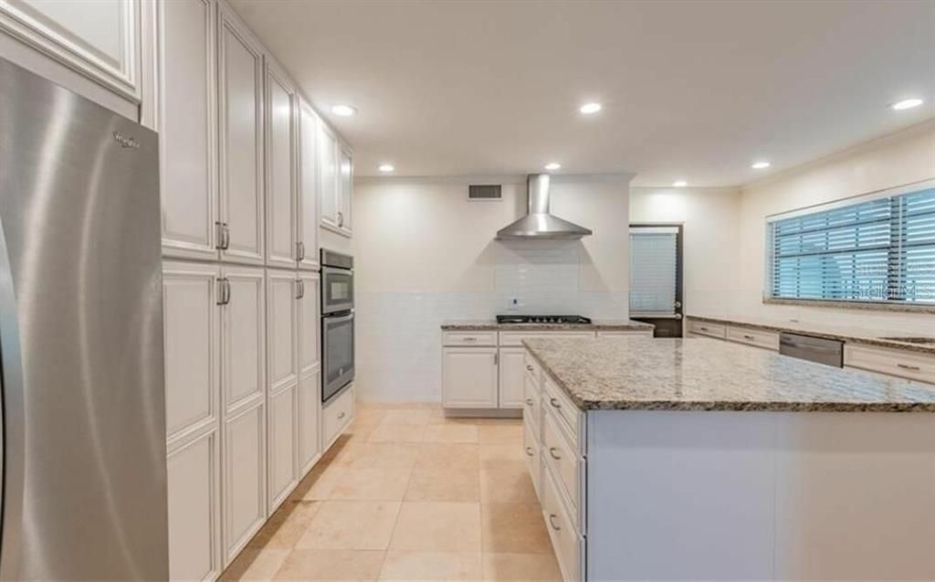 For Sale: $1,499,000 (3 beds, 3 baths, 2916 Square Feet)